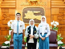 Khofifah Suntik Semangat 2 Anggota Paskibraka Nasional Asal Jatim