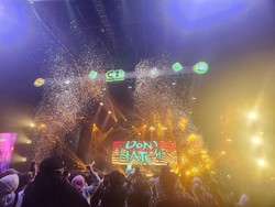 Main Air-Lempar Baju, Epik High Jadikan CXO Media Live On Stage Taman Bermain