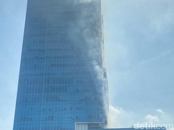 Lalin di Jl Gatsu Arah Cawang Padat Imbas K-Link Tower Kebakaran