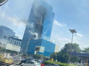 Kebakaran K-Link Tower, 4 Unit Mobil Damkar Dikerahkan