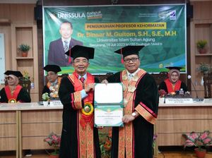 Hakim Kopi Sianida Dikukuhkan Jadi Profesor Kehormatan Unissula Semarang Hakim Kopi Sianida Dikukuhkan Jadi Profesor Kehormatan Unissula Semarang