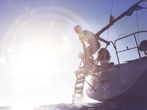 Demi Hindari Utang dan Bea Cukai, Penumpang Kapal Pesiar Nekat Lompat ke Laut Demi Hindari Utang dan Bea Cukai, Penumpang Kapal Pesiar Nekat Lompat ke Laut