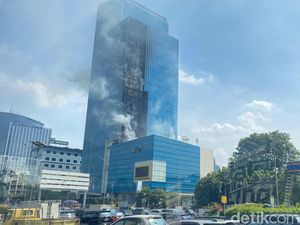5 Fakta Kebakaran K-Link Tower: Ada Korban-Bubarkan Kawinan