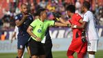 Laga Persik Kediri Vs Arema FC Diwarnai Kericuhan Suporter