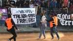 Laga Persik Kediri Vs Arema FC Diwarnai Kericuhan Suporter
