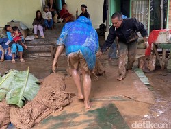 13 Mayat yang Bergelimpangan Usai TPU Diterjang Longsor Dikubur 2 Liang Lahat