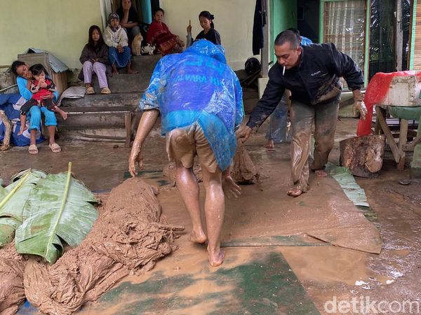 Penampakan TPU di Padang yang Mayat Berhamburan Usai Diterjang Longsor