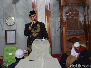 Sandiaga Dorong Santri Digitalpreneur Bikin 5.000 Konten Islami per Hari Sandiaga Dorong Santri Digitalpreneur Bikin 5.000 Konten Islami per Hari
