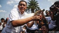 Momen Anas Urbaningrum Pidato Sumpah Gantung di Monas