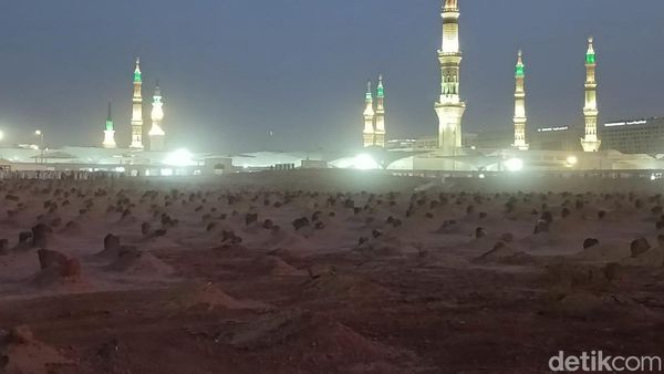 Potret Pemakaman Baqi, Dipadati Peziarah Jemaah Haji