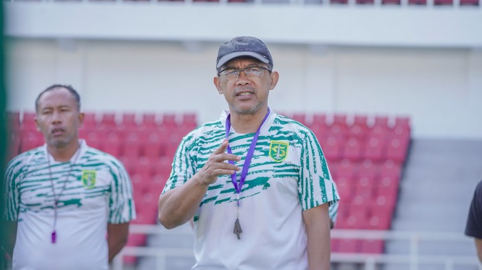 Persebaya akan bertandang ke kandang PSIS Semarang. Pelatih Persebaya Aji Santoso menargetkan skuad Bajul Ijo meraih minimal satu poin.