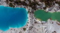 Pesona Danau Kaolin, Wisata Bekas Tambang Timah yang Airnya Biru