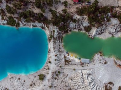 Pesona Danau Kaolin, Wisata Bekas Tambang Timah yang Airnya Biru