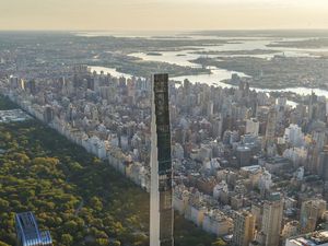 Mirip Pensil, Ini Gedung Pencakar Langit Terlangsing di Dunia