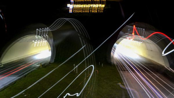Masih Gratis! Begini Suasana Tol Cisumdawu Saat Malam Hari