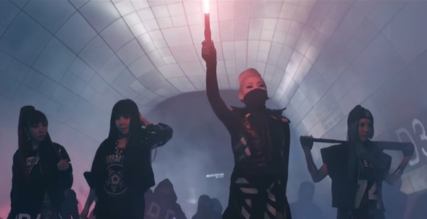 2NE1 menjadi kelompok pemberontak di MV Come Back Home/Foto: YouTube/2NE1