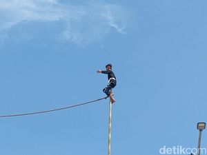 Potret Lais, Atraksi Ekstrem dari Tatar Sunda