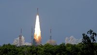 Detik-detik India Sukses Luncurkan Roket ke Bulan