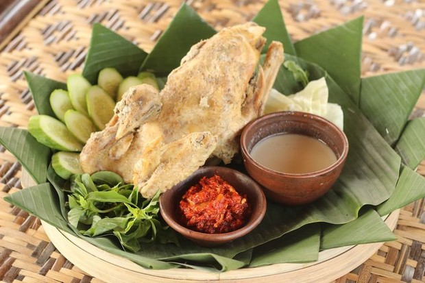 Hidangan ayam ingkung/foto:pinterest Hidangan ayam ingkung.