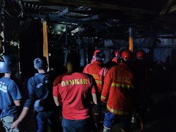 Lapak Penek di Desa Nyalian Terbakar, Tumpeng dan Oven Dilalap Api