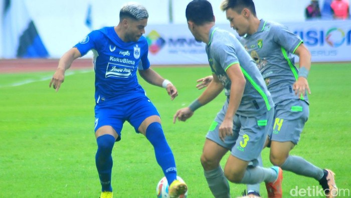 Laga pekan ketiga PSIS vs Persebaya di Stadion Jatidiri Semarang, Minggu (16/7/2023).