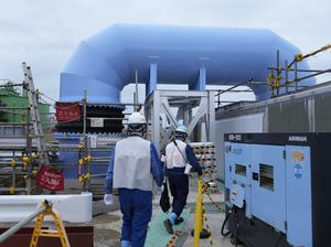 Mengintip Aktivitas Pekerja di Pembangkit Nuklir Fukushima Jepang Mengintip Aktivitas Pekerja di Pembangkit Nuklir Fukushima Jepang