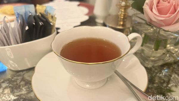 Menikmati Afternoon Tea Spesial dengan Kue Khas Turki di Kafe Jakarta