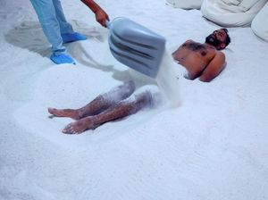 Merasakan Terapi Kesehatan di Gua Garam Uni Emirat Arab