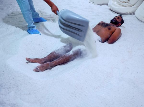 Merasakan Terapi Kesehatan di Gua Garam Uni Emirat Arab