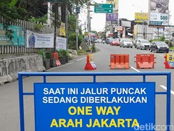 Lalin Puncak Bogor Menuju Jakarta Padat Siang Ini, One Way Diterapkan