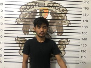 Oknum Pimpinan Media yang Ditangkap Saat Pesta Sabu Dibebaskan Oknum Pimpinan Media yang Ditangkap Saat Pesta Sabu Dibebaskan