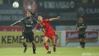 Bhayangkara mencoba meningkatkan intensitas serangan di babak kedua. Akan tetapi Persija tampil disiplin untuk menjaga pertahanan. 