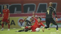Persija kemudian mendapatkan penalti dua menit berselang, setelah Ryo Matsumura dilanggar Muhammad Rochman. 