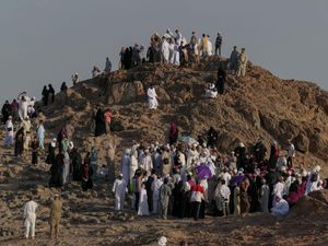 Potret Wisata Ziarah di Jabal Uhud Potret Wisata Ziarah di Jabal Uhud