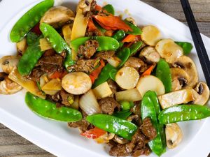 Resep Tumis Daging Sapi dan Sayuran untuk Menu Makan Malam Resep Tumis Daging Sapi dan Sayuran untuk Menu Makan Malam