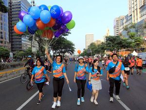 Serunya Jalan Santai di Kawasan Sudirman Jakarta