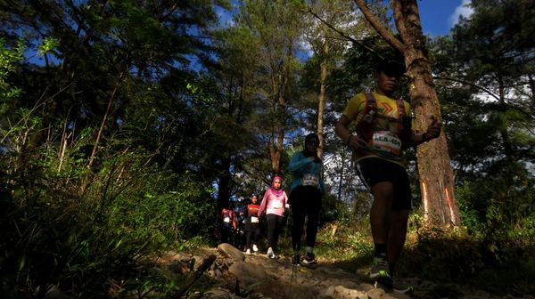 Serunya Lari Lintas Alam di Malino Sulsel