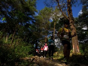 Serunya Lari Lintas Alam di Malino Sulsel