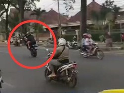 Aksi Freestyle Biker di Malang saat Jalanan Ramai Berujung Tilang-Minta Maaf