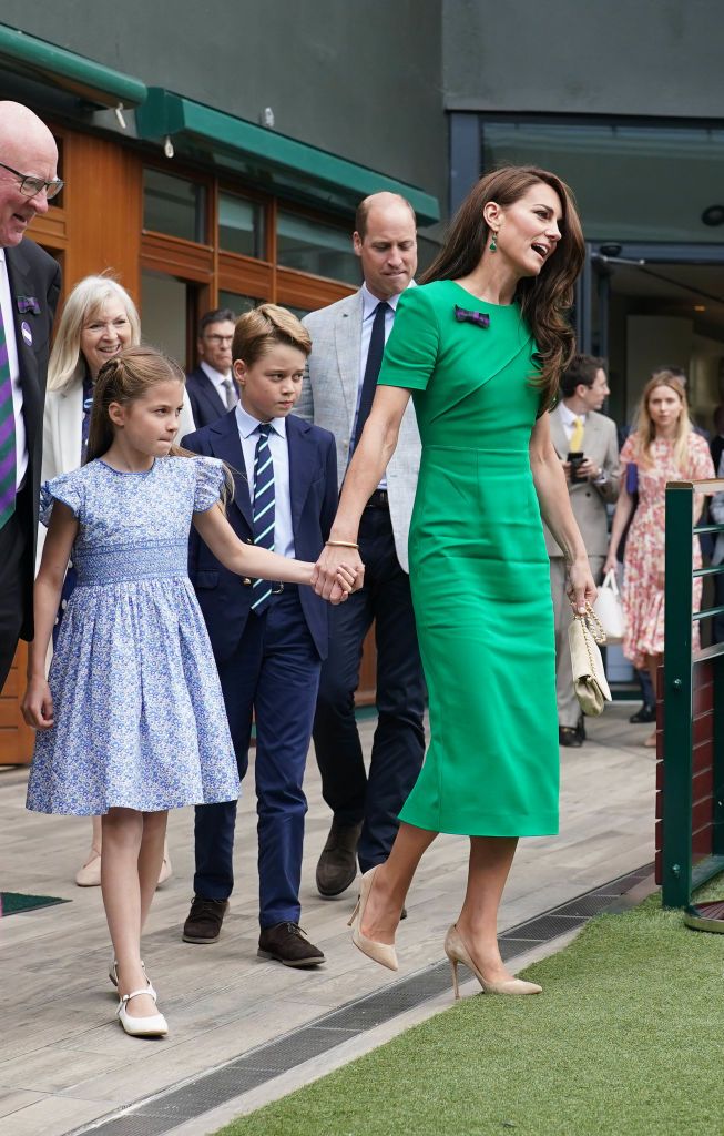 LONDON, ENGLAND - JULY 16: Catherine, Princess of Wales (R), Princess Charlotte (L), Prince George (2nd L) and Prince William, Prince of Wales (2nd R) arrive to attend day fourteen of the Wimbledon Tennis Championships at All England Lawn Tennis and Croquet Club on July 16, 2023 in London, England. (Photo by Victoria Jones - WPA Pool/Getty Images)