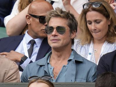 7 Potret Brad Pitt Nonton Wimbledon, Wajah Awet Mudanya Jadi Sorotan