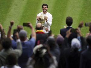 Carlos Alcaraz Juara Wimbledon 2023, Akhiri Dominasi Novak Djokovic Carlos Alcaraz Juara Wimbledon 2023, Akhiri Dominasi Novak Djokovic