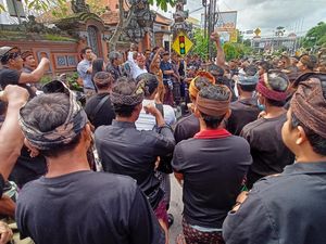 Sengketa Lahan Pura, Ratusan Warga Geruduk PN Tabanan