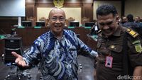 Dihukum 12 Tahun Penjara, Terdakwa Korupsi Ini Tersenyum Lebar