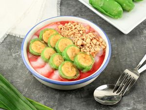 20 Es Pisang Ijo Khas Makasar yang Legit Dingin, Ada di Sini! 20 Es Pisang Ijo Khas Makasar yang Legit Dingin, Ada di Sini!