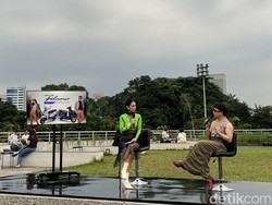 Fashion Director Ini Bagi Tips Tetap Fashionable Saat Berkendara Motor