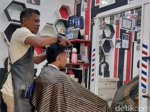 Tukang Cukur Rambut Pasuruan Cuan Rp 4 Juta Sepekan di Tahun Ajaran Baru
