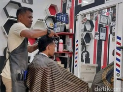 Tukang Cukur Rambut Pasuruan Cuan Rp 4 Juta Sepekan di Tahun Ajaran Baru