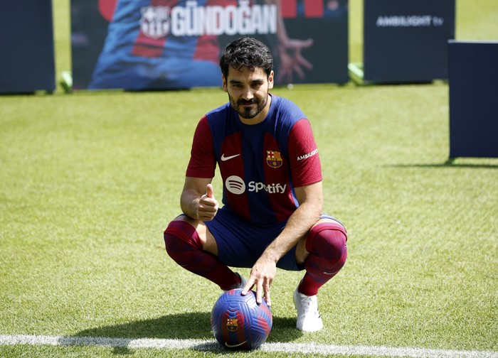 Soccer Football - FC Barcelona unveil Ilkay Gundogan - Ciutat Esportiva Joan Gamper, Barcelona, Spain - July 17, 2023 New FC Barcelona player Ilkay Gundogan poses for a picture during the presentation REUTERS/Albert Gea