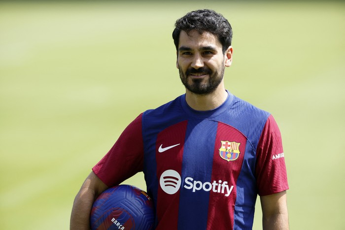 Soccer Football - FC Barcelona unveil Ilkay Gundogan - Ciutat Esportiva Joan Gamper, Barcelona, Spain - July 17, 2023 New FC Barcelona player Ilkay Gundogan poses for a picture during the presentation REUTERS/Albert Gea